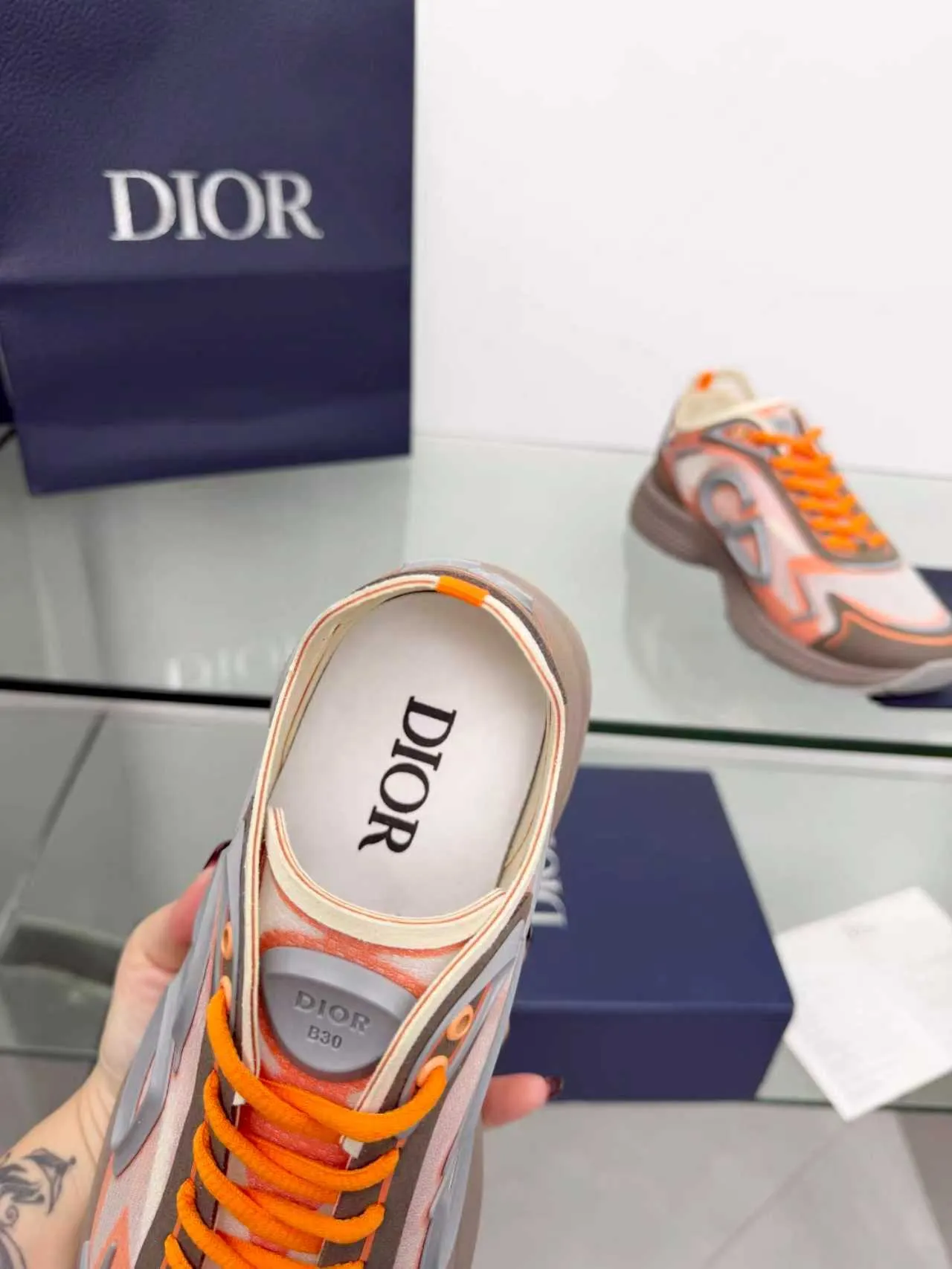 Men's men's shoes pP560! DIOR#B30 COUNTDOWN TECH shoes 1. Inspired by lighter running shoes this season 2. Made of multi-layer transparent nylon upper, full of futuristic feel 3. CD30 rubber logo on the tongue/heel to highlight the brand style 4. Equipped with ultra-light foam midsole for the ultimate comfortable wearing experience 5. The entire series uses WELDED (seamless bonding) technology to ensure durability and lightness 6. Full-size dopamine color matching, perfect choice for couples shoes😜